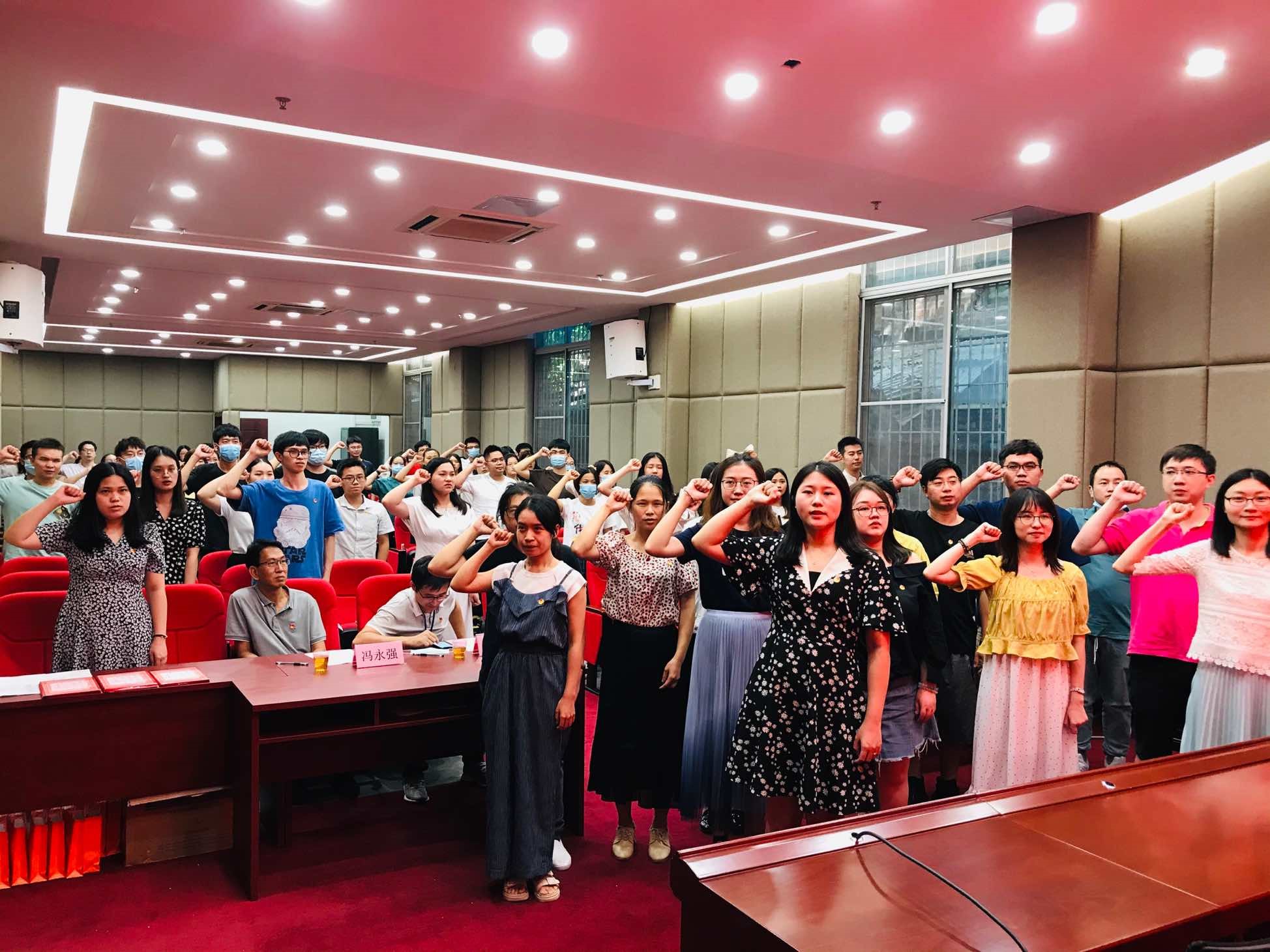 白云山K8凯发公司团委进杏装沉温革命汗青·传承奋斗心灵”主题团日活动暨五四赞美及超龄团员离团典礼