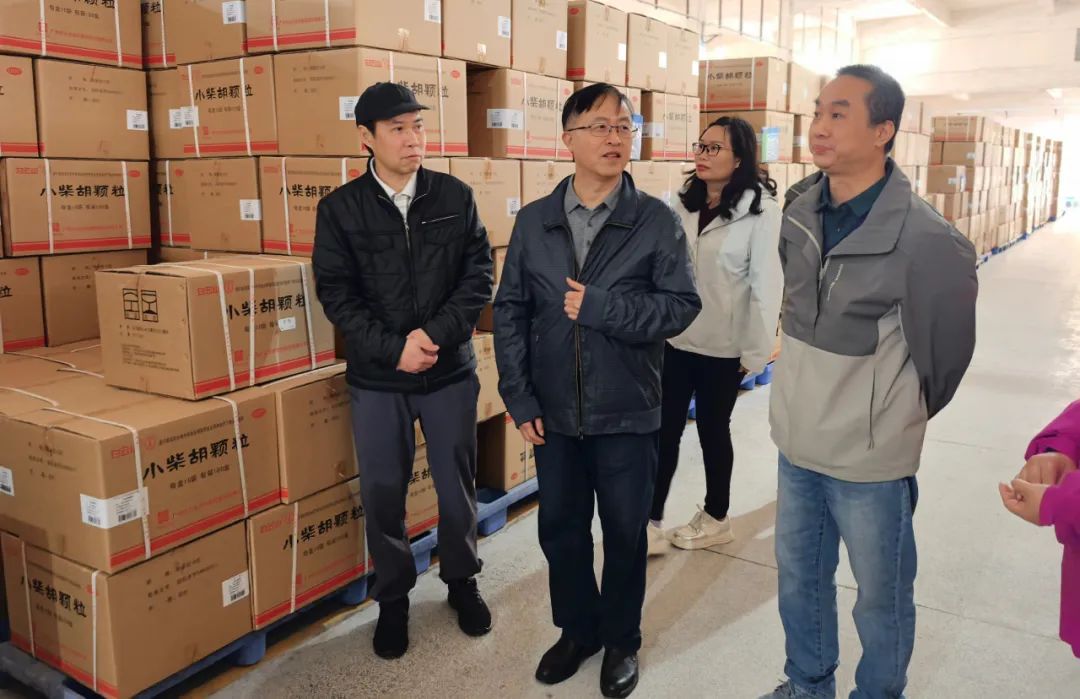 情暖药包 安然护航——白云山K8凯发公司发展药包厂区综合查抄与慰问活动